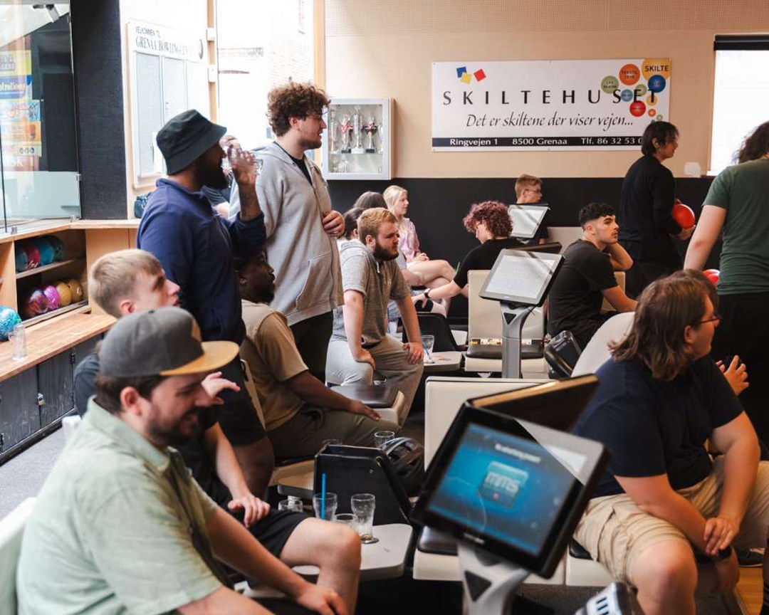 Medieelever i bowlinghal